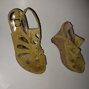 Shoes Steve madden size six yellow
